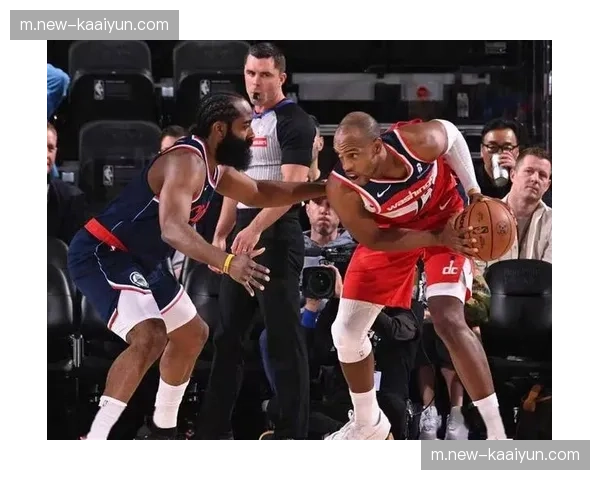 快船伦纳德场均28分创生涯新高 投篮三分罚球三项命中率均达精英级别